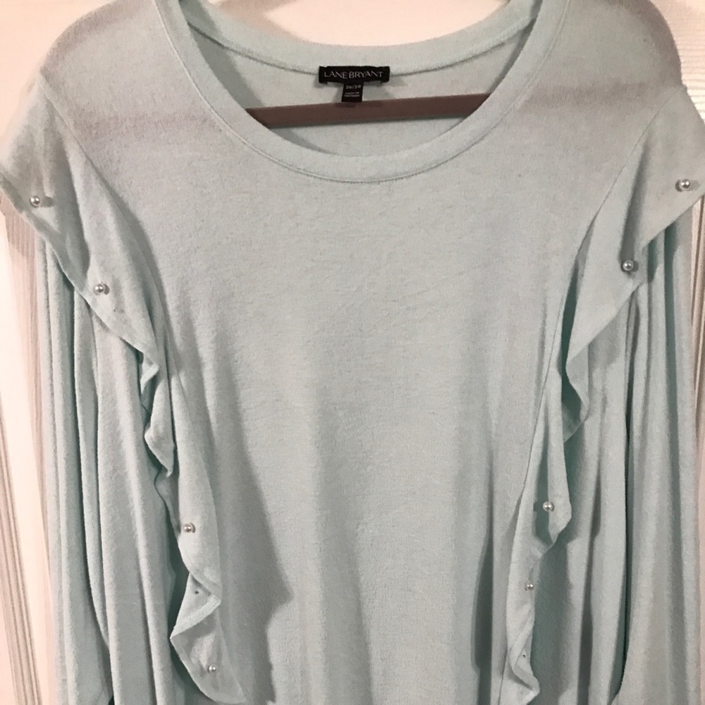 Beautiful lightweight sweater! 💗💖💘 Super cute, worn 1-2 times only.